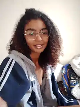 Snapshot of Emanuelle_manu chatting on May 4, 2026, 2:02 pm Emanuelle manu online show from May 4, 2026, 2:02 pm