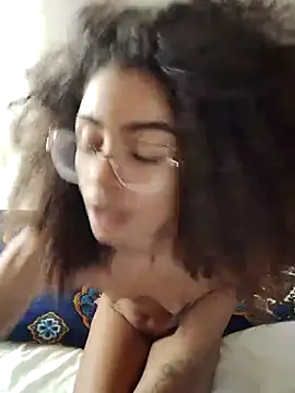 Snapshot of Emanuelle_manu chatting on May 28, 2026, 2:25 pm Emanuelle manu online show from May 28, 2026, 2:25 pm