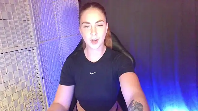 Snapshot of KayleyxEmily chatting on November 3, 2025, 9:05 pm KayleyxEmily online show from November 3, 2025, 9:05 pm