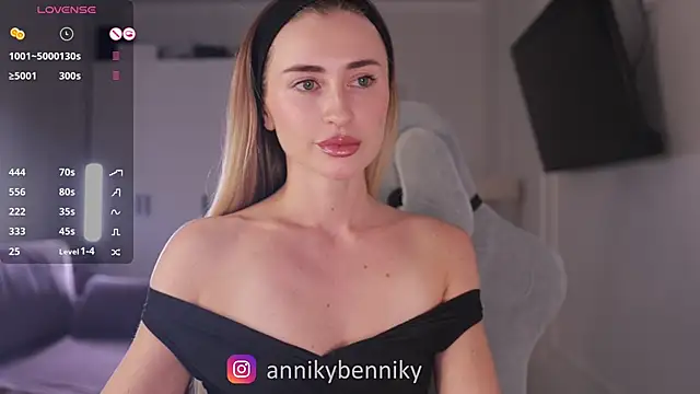 Snapshot of Coconutkittyy chatting on February 17, 2025, 3:09 pm Coconutkittyy online show from February 17, 2025, 3:09 pm