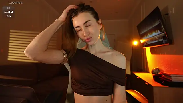 Coconutkittyy online show from April 22, 2026, 6:31 pm
