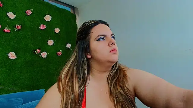 Huge Titties  online show from July 12, 2026, 6:54 pm
