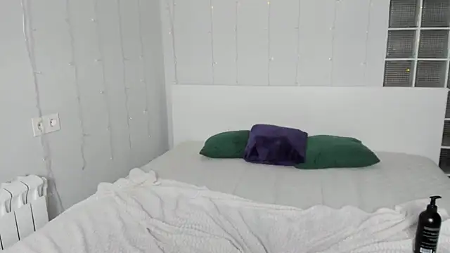 fiery stella online show from March 3, 2025, 4:36 am