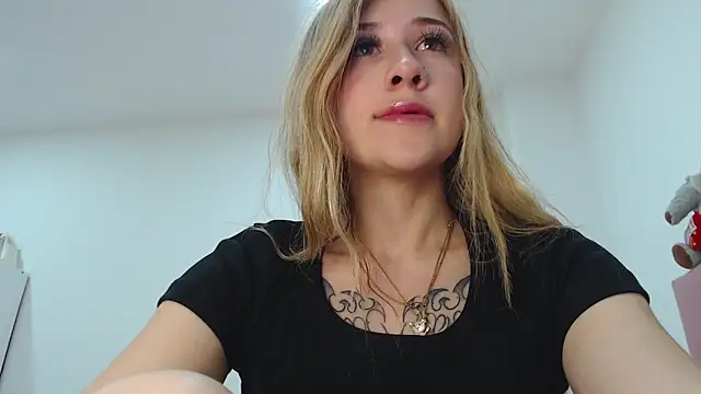 GirlAngell online show from February 3, 2025, 2:47 am