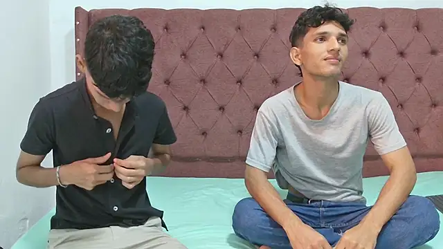 Snapshot of boys_yourparty chatting on February 28, 2025, 1:25 pm boys yourparty online show from February 28, 2025, 1:25 pm