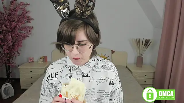 Snapshot of Funny_bunnyy chatting on January 11, 2025, 1:43 pm Funny bunnyy online show from January 11, 2025, 1:43 pm