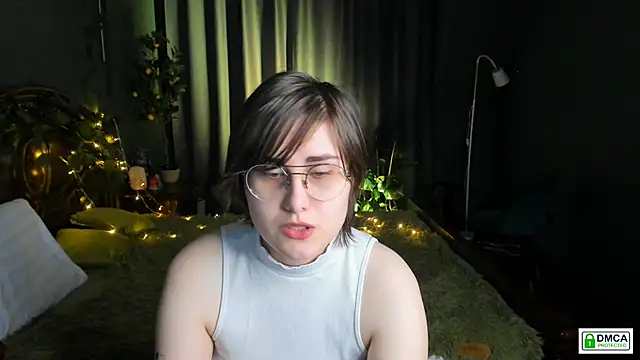 Snapshot of Funny_bunnyy chatting on January 13, 2025, 2:32 pm Funny bunnyy online show from January 13, 2025, 2:32 pm