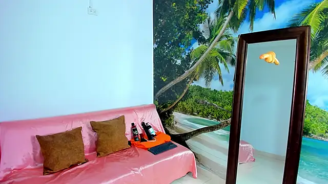 Snapshot of Mieldeluna chatting on January 8, 2025, 4:44 am Mieldeluna online show from January 8, 2025, 4:44 am