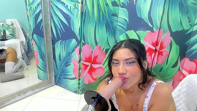 Snapshot of Mieldeluna chatting on February 18, 2026, 5:58 am Mieldeluna online show from February 18, 2026, 5:58 am