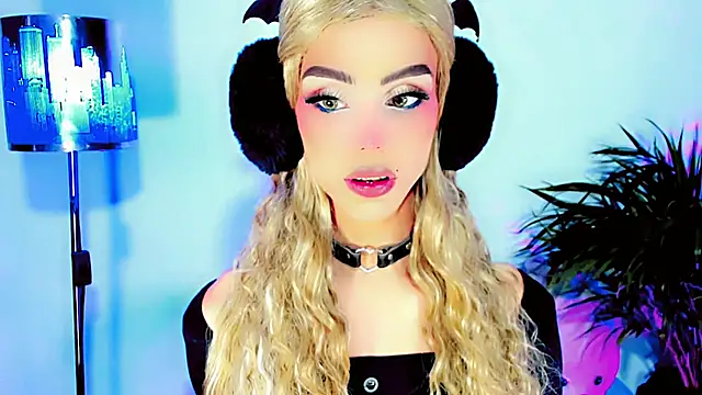 dollswit01 online show from January 8, 2026, 8:11 pm