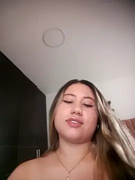 eimy collinssss online show from December 21, 2025, 7:21 pm