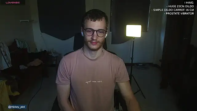 Snapshot of mickeypict chatting on December 14, 2024, 1:50 am mickeypict online show from December 14, 2024, 1:50 am