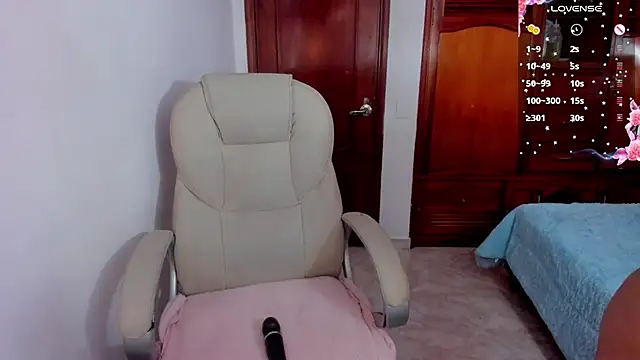 Maavca  online show from December 1, 2025, 8:03 pm