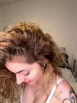 annieesweett online show from June 12, 2026, 6:51 pm