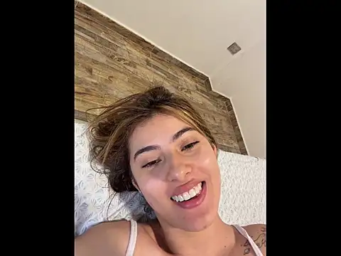 Snapshot of annieesweett chatting on July 5, 2026, 11:45 pm annieesweett online show from July 5, 2026, 11:45 pm