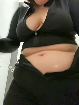 Snapshot of SuzieMurray chatting on December 4, 2024, 12:25 pm SuzieMurray online show from December 4, 2024, 12:25 pm