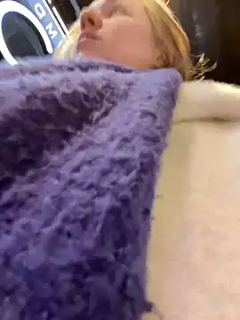 Snapshot of SuzieMurray chatting on December 18, 2024, 9:14 am SuzieMurray online show from December 18, 2024, 9:14 am