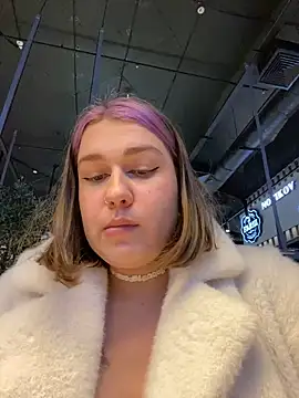 Snapshot of SuzieMurray chatting on December 20, 2024, 1:00 pm SuzieMurray online show from December 20, 2024, 1:00 pm