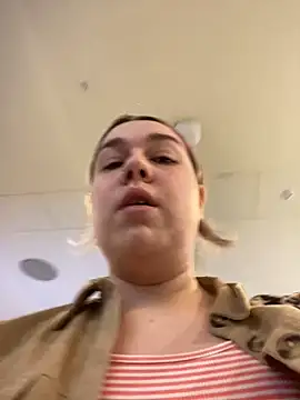 Snapshot of SuzieMurray chatting on January 30, 2025, 8:11 am SuzieMurray online show from January 30, 2025, 8:11 am