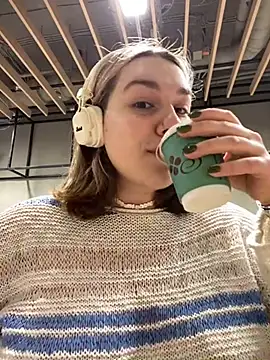 Snapshot of SuzieMurray chatting on March 1, 2025, 7:19 am SuzieMurray online show from March 1, 2025, 7:19 am