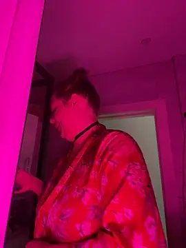 Snapshot of SuzieMurray chatting on September 16, 2025, 10:27 am SuzieMurray online show from September 16, 2025, 10:27 am