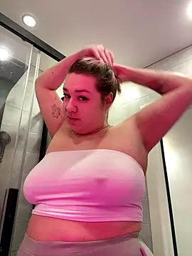 Snapshot of SuzieMurray chatting on September 28, 2025, 10:42 am SuzieMurray online show from September 28, 2025, 10:42 am