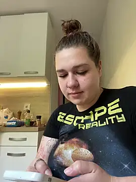 Snapshot of SuzieMurray chatting on October 1, 2025, 10:21 am SuzieMurray online show from October 1, 2025, 10:21 am