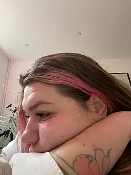 Snapshot of SuzieMurray chatting on October 5, 2025, 10:24 am SuzieMurray online show from October 5, 2025, 10:24 am