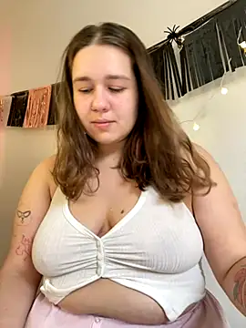 Snapshot of SuzieMurray chatting on November 2, 2025, 9:11 am SuzieMurray online show from November 2, 2025, 9:11 am