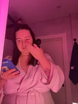 Snapshot of SuzieMurray chatting on November 20, 2025, 8:14 am SuzieMurray online show from November 20, 2025, 8:14 am