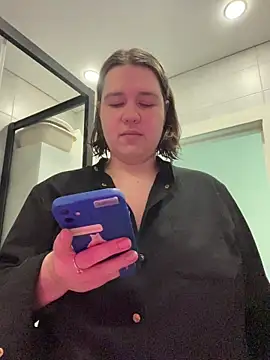 SuzieMurray online show from July 25, 2026, 8:23 am