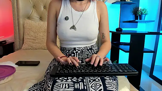 Snapshot of AlexaFoxy18 chatting on December 10, 2024, 4:24 am AlexaFoxy18 online show from December 10, 2024, 4:24 am