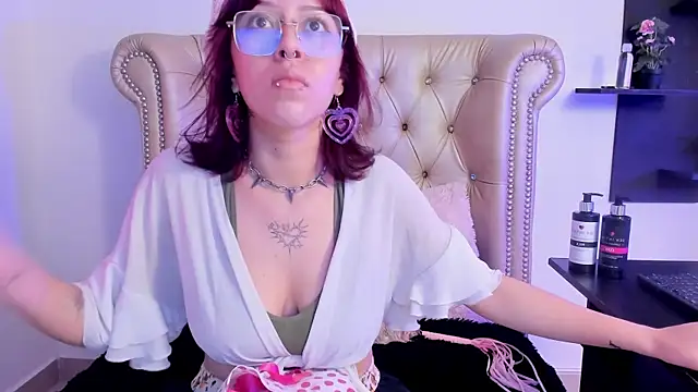 Snapshot of AlexaFoxy18 chatting on January 18, 2025, 5:20 am AlexaFoxy18 online show from January 18, 2025, 5:20 am