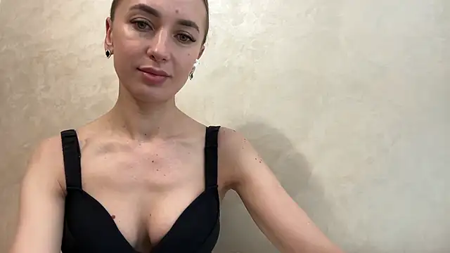 CaitlinaJayne23 online show from May 14, 2026, 3:24 am