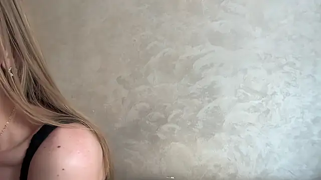 CaitlinaJayne23 online show from May 16, 2026, 12:37 pm