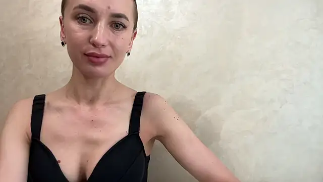 CaitlinaJayne23 online show from May 25, 2026, 3:12 am