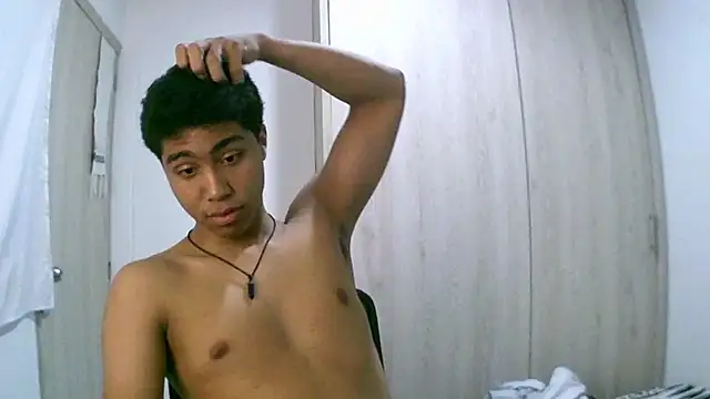 sexy diamante  online show from March 19, 2026, 3:43 am