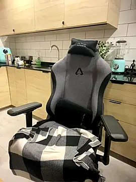 brazilianbbinuk online show from September 8, 2025, 8:52 pm