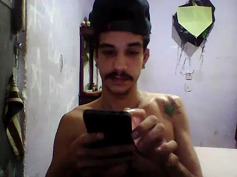 Snapshot of gatobranco001 chatting on February 27, 2025, 3:15 pm gatobranco001 online show from February 27, 2025, 3:15 pm