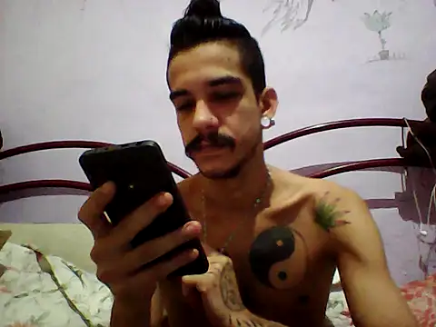 Snapshot of gatobranco001 chatting on March 23, 2025, 2:48 am gatobranco001 online show from March 23, 2025, 2:48 am