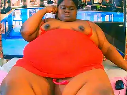 Snapshot of EbonyHotBuns chatting on May 14, 2026, 6:53 am EbonyHotBuns online show from May 14, 2026, 6:53 am