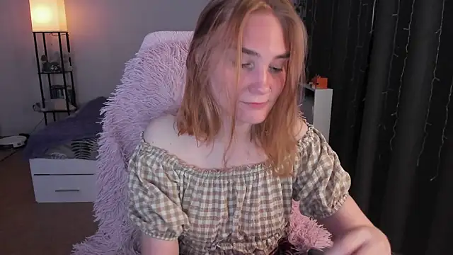 ReddHotPipper online show from May 6, 2026, 3:46 am