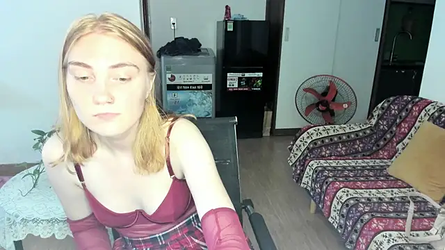 ReddHotPipper online show from June 26, 2026, 3:55 am
