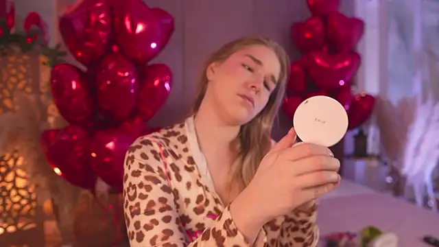 Smiley Mia online show from February 21, 2026, 5:08 am