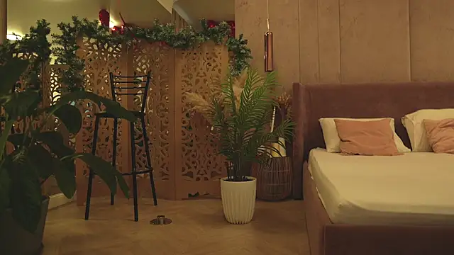 Smiley Mia online show from March 13, 2026, 5:03 am