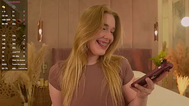 Smiley Mia online show from May 1, 2026, 5:23 am