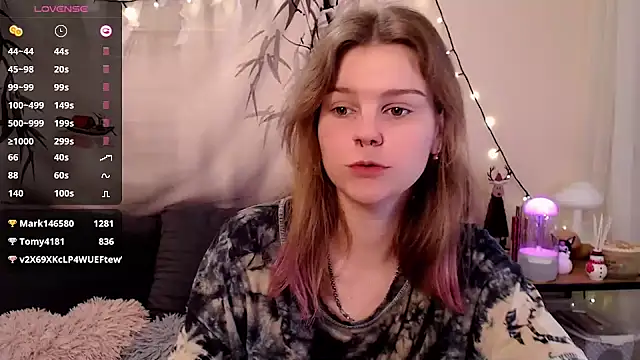 Snapshot of Moona_xx chatting on January 19, 2025, 6:00 pm Moona xx online show from January 19, 2025, 6:00 pm