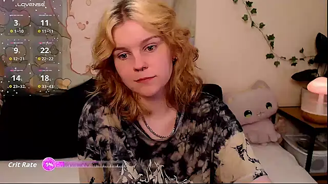 Snapshot of Moona_xx chatting on May 13, 2026, 10:49 pm Moona xx online show from May 13, 2026, 10:49 pm