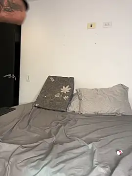 Snapshot of Drogamma chatting on November 6, 2025, 12:22 am Drogamma online show from November 6, 2025, 12:22 am