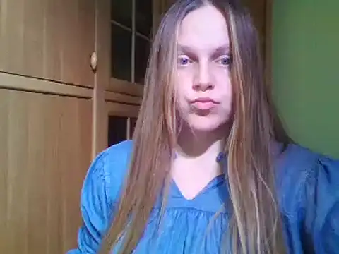 Evasapples online show from December 13, 2024, 8:58 pm